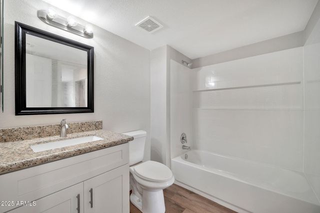 4730 W NORTHERN Avenue 2102, Glendale, AZ 85301