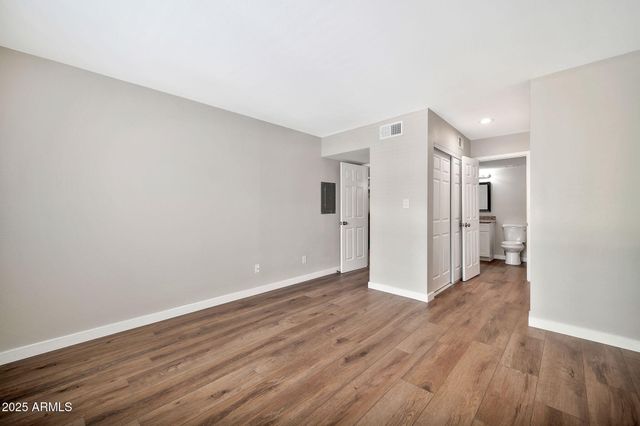 4730 W NORTHERN Avenue 2102, Glendale, AZ 85301