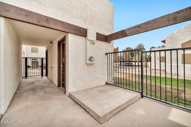 4730 W NORTHERN Avenue 2102, Glendale, AZ 85301