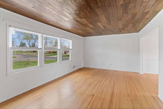5271 Buchanan Street NE, Fridley, MN 55421