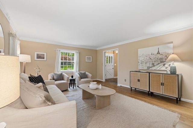 2425 Dorset Road, Upper Arlington, OH 43221