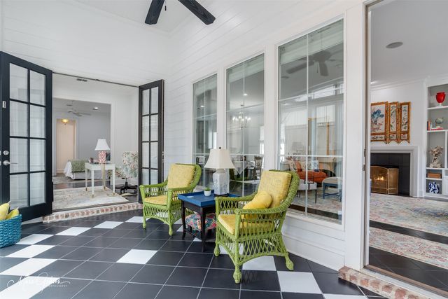 2068 Fairwoods Drive, Shreveport, LA 71106