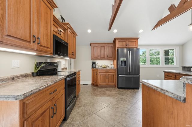 4279 W 100 N Road, Huntington, IN 46750