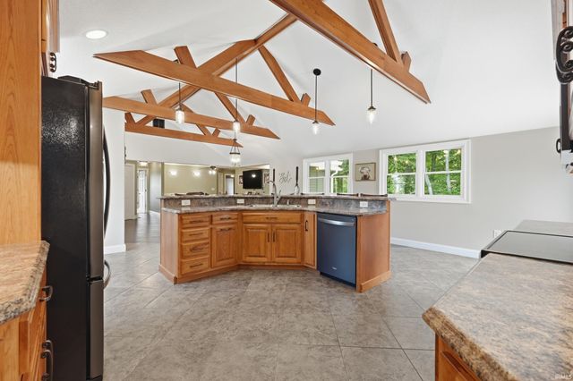 4279 W 100 N Road, Huntington, IN 46750