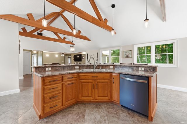 4279 W 100 N Road, Huntington, IN 46750
