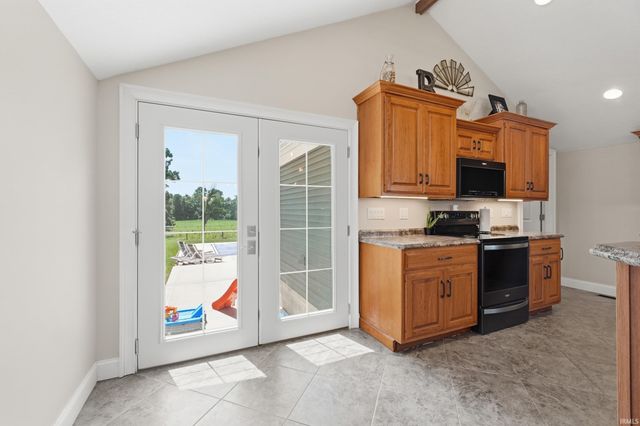 4279 W 100 N Road, Huntington, IN 46750