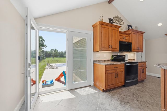 4279 W 100 N Road, Huntington, IN 46750