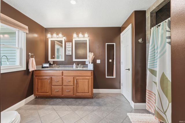 4279 W 100 N Road, Huntington, IN 46750