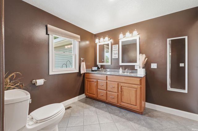 4279 W 100 N Road, Huntington, IN 46750
