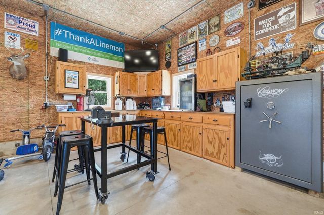 4279 W 100 N Road, Huntington, IN 46750
