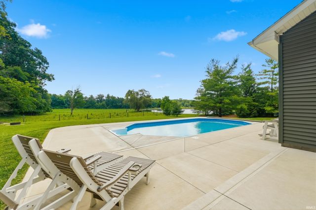 4279 W 100 N Road, Huntington, IN 46750