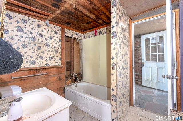 70 East Hill Road, Canton, CT 06019