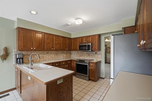 42675 Christina Drive, Sterling Heights, MI 48313