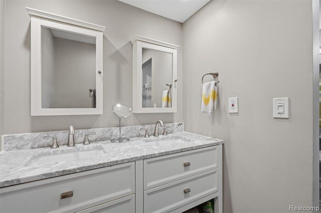 42675 Christina Drive, Sterling Heights, MI 48313