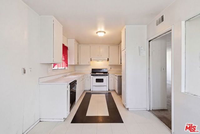 18611 Clark Street, Tarzana, CA 91356