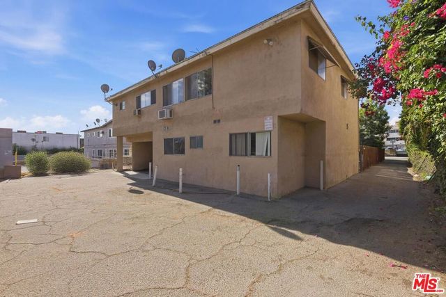 18611 Clark Street, Tarzana, CA 91356