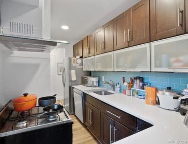 67-40 Yellowstone Boulevard 6L, Forest Hills, NY 11375
