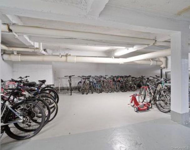 67-40 Yellowstone Boulevard 6L, Forest Hills, NY 11375