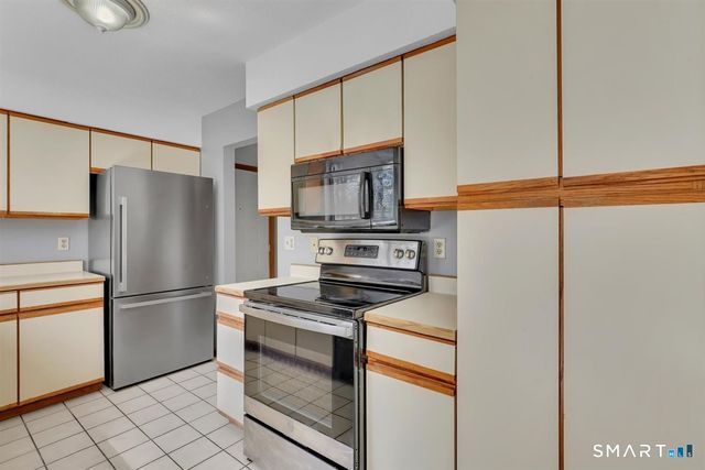 14 Staffordshire Common Drive 14, Wallingford, CT 06492