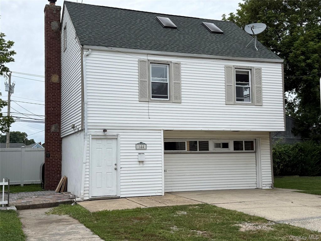 140-144 W Alhambra Avenue, Lindenhurst, NY 11757