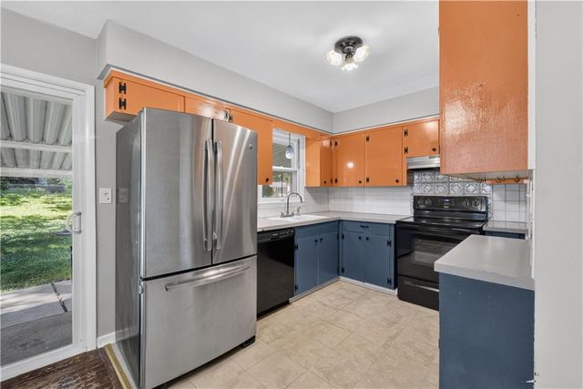 5201 Overton Circle, Kansas City, MO 64133