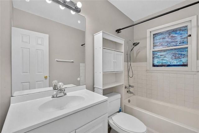 5201 Overton Circle, Kansas City, MO 64133