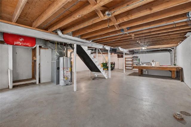 5201 Overton Circle, Kansas City, MO 64133