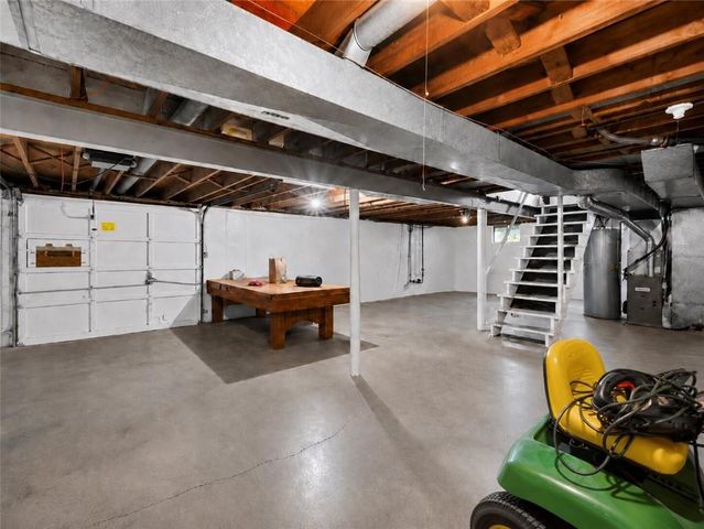 5201 Overton Circle, Kansas City, MO 64133