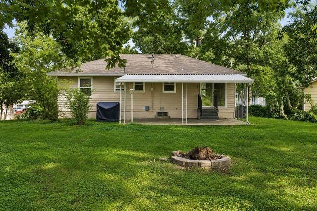 5201 Overton Circle, Kansas City, MO 64133