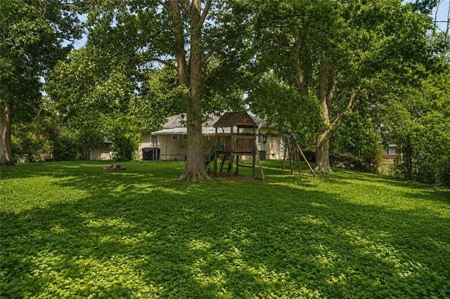 5201 Overton Circle, Kansas City, MO 64133