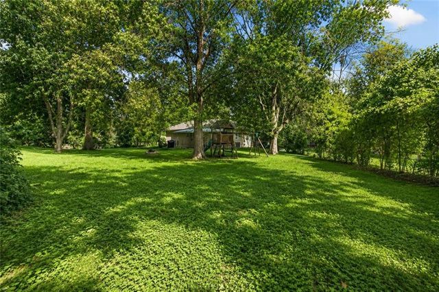 5201 Overton Circle, Kansas City, MO 64133