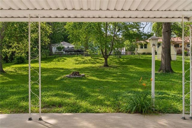 5201 Overton Circle, Kansas City, MO 64133