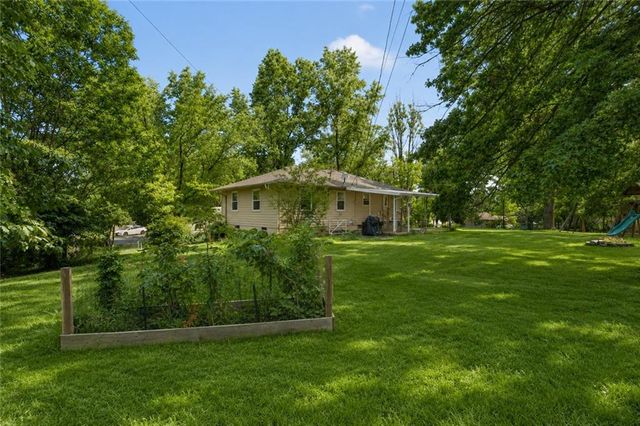 5201 Overton Circle, Kansas City, MO 64133