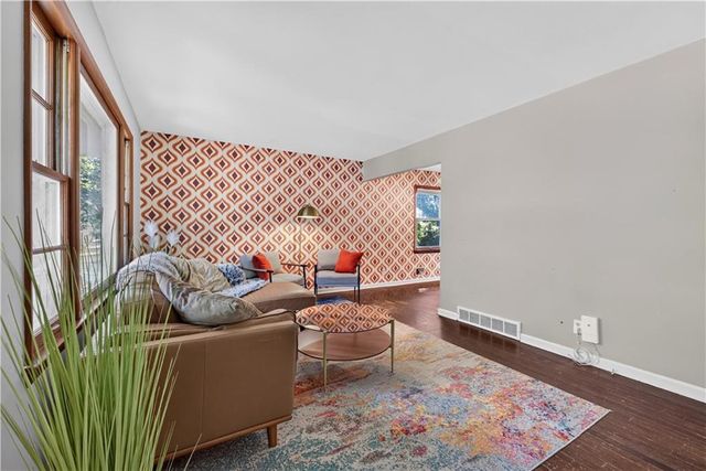 5201 Overton Circle, Kansas City, MO 64133