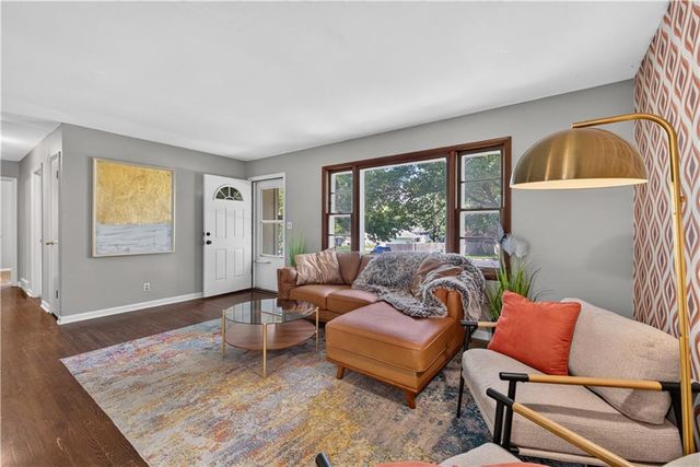 5201 Overton Circle, Kansas City, MO 64133