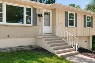 5201 Overton Circle, Kansas City, MO 64133