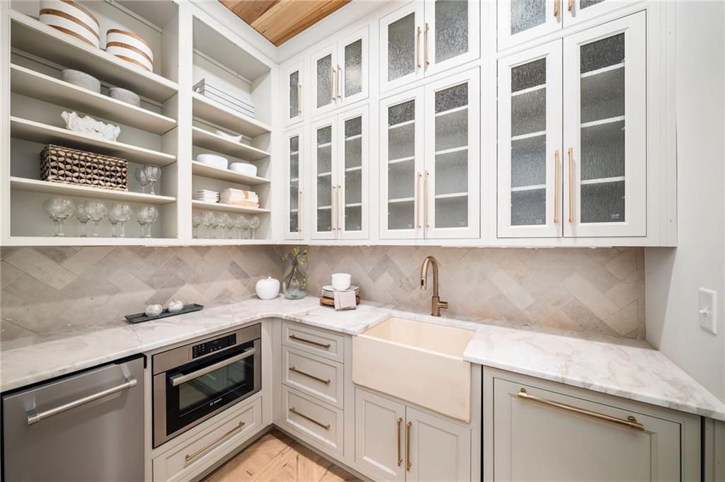 Image 43 of property listing at 202 Kenneth Drive, Alpharetta, GA 30009