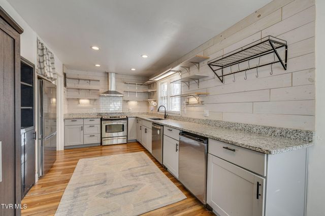 987 Hairetown Road, Jonesborough, TN 37659