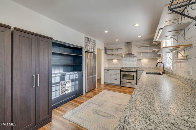 987 Hairetown Road, Jonesborough, TN 37659