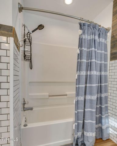 987 Hairetown Road, Jonesborough, TN 37659