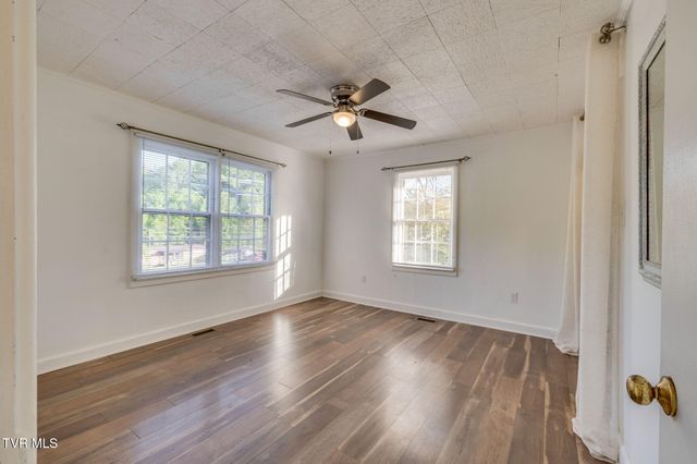 987 Hairetown Road, Jonesborough, TN 37659