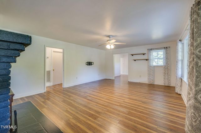 987 Hairetown Road, Jonesborough, TN 37659