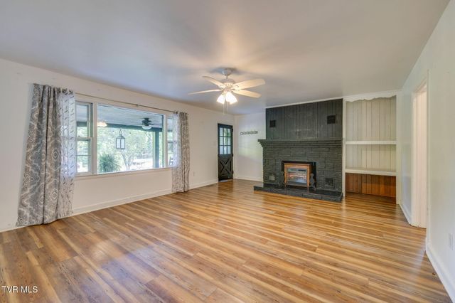 987 Hairetown Road, Jonesborough, TN 37659