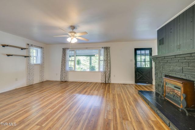 987 Hairetown Road, Jonesborough, TN 37659