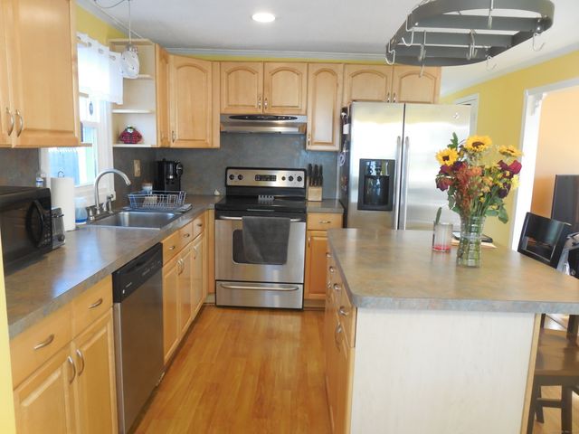 11 Parkview Drive, Southington, CT 06479