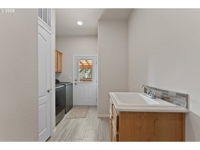 712 SIBOLD CANYON Rd, Tenmile, OR 97481