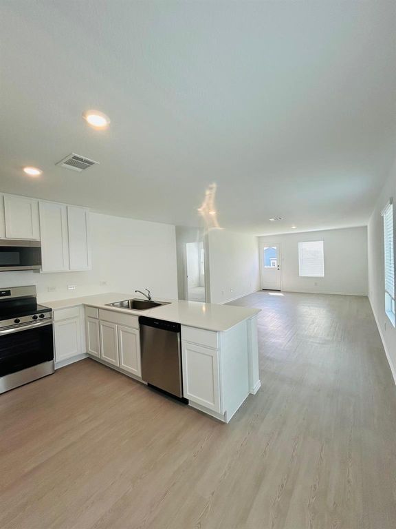 521 Cattle Queen RD, Jarrell, TX 76537