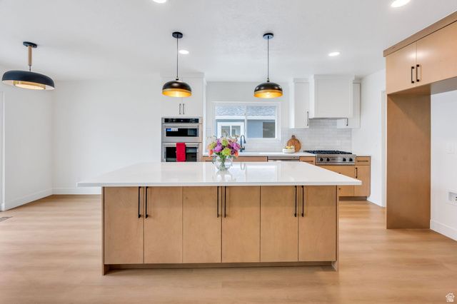 8453 S WINDMILL DR, West Jordan, UT 84081