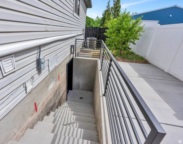 8453 S WINDMILL DR, West Jordan, UT 84081