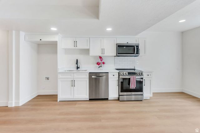 8453 S WINDMILL DR, West Jordan, UT 84081